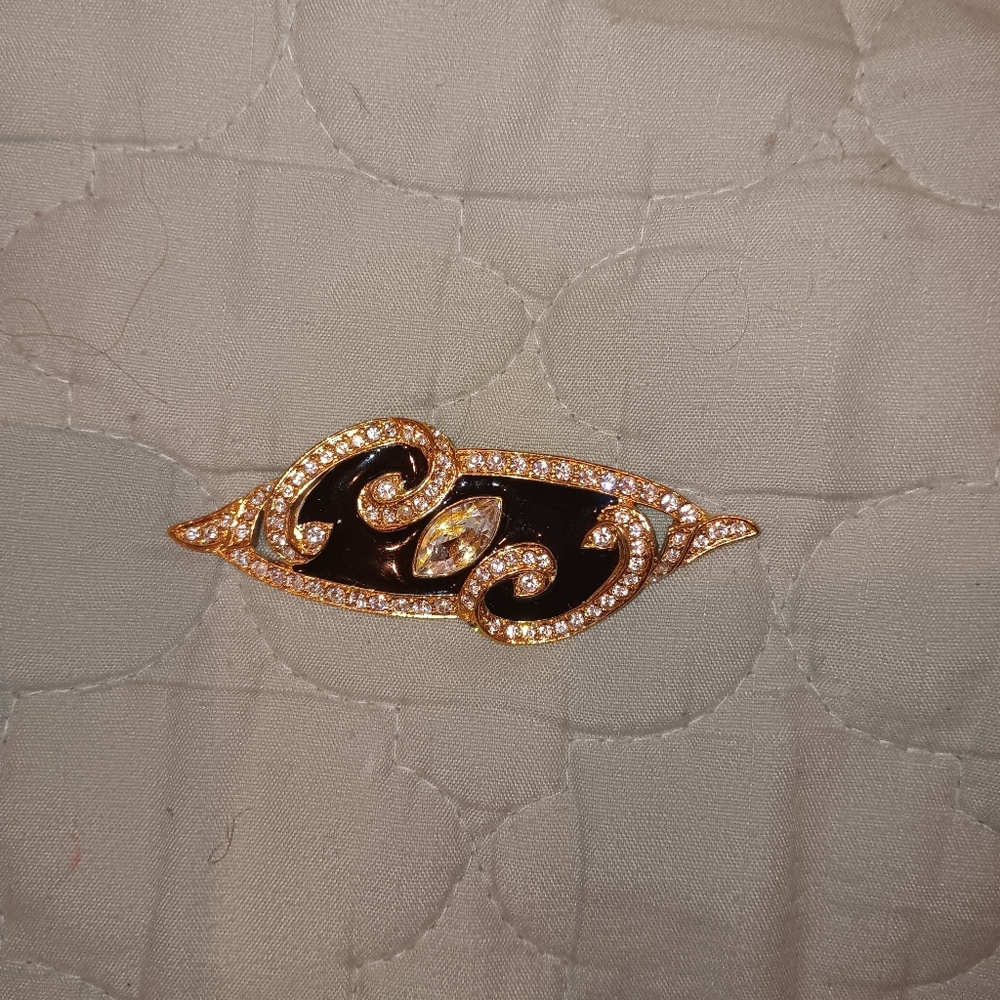 Vintage trifari brooch